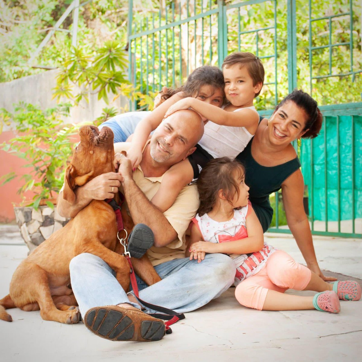 GHNordelo5's tweet photo. Hoy es el Día Internacional de las Familias, y nos satisface saber que pronto nuestro pueblo podrá contar con uno de los códigos más avanzados del mundo. #Cuba #CodigoDeLasFamilias #CDRCuba #SomosDelBarrio https://t.co/Z1WIaDV1sc