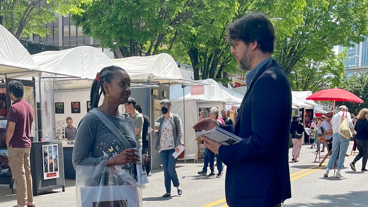 hansriemer's tweet photo. Bethesda was buzzing today! 

Said hey to some voters at the Fine Arts Festival and Farmers Market. https://t.co/VdnxPbHSQO