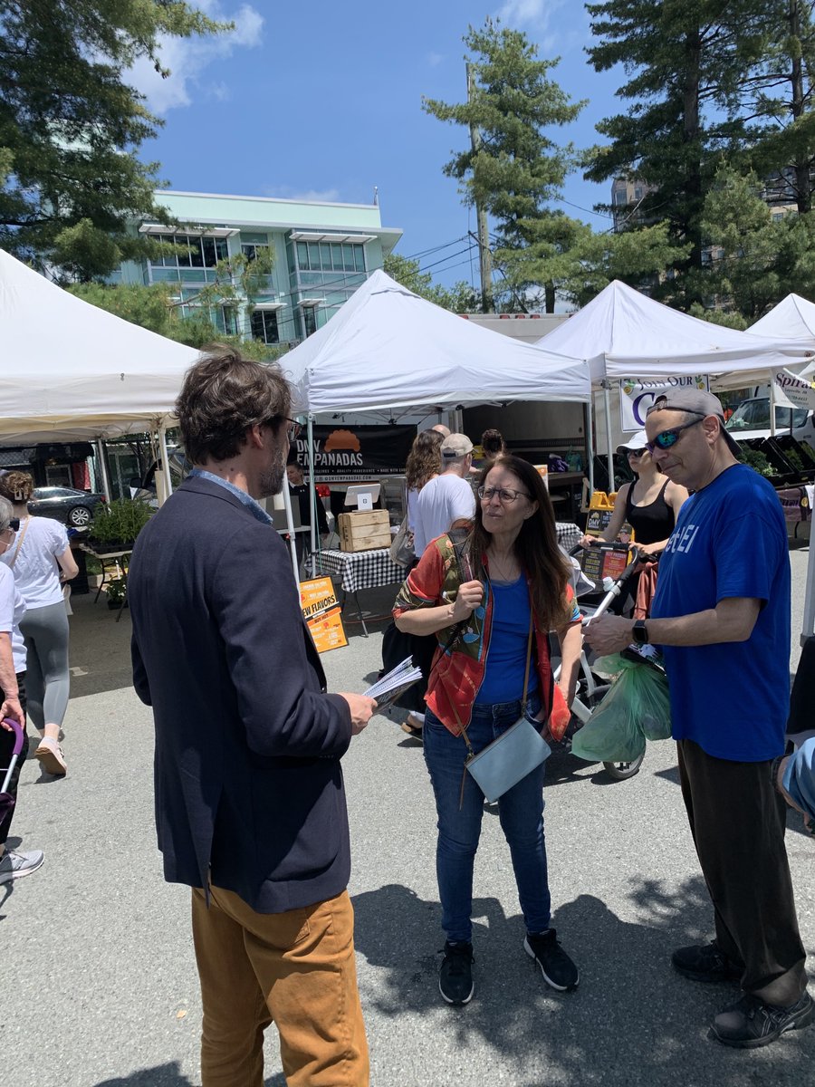 hansriemer's tweet photo. Bethesda was buzzing today! 

Said hey to some voters at the Fine Arts Festival and Farmers Market. https://t.co/VdnxPbHSQO