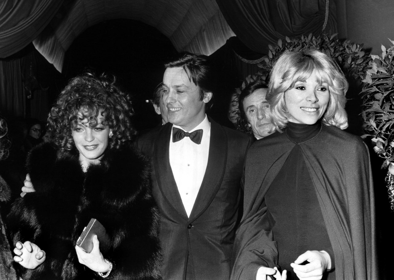 Happy heavenly birthday to French actress & icon Mireille Darc, who was born on this day in 1938.  