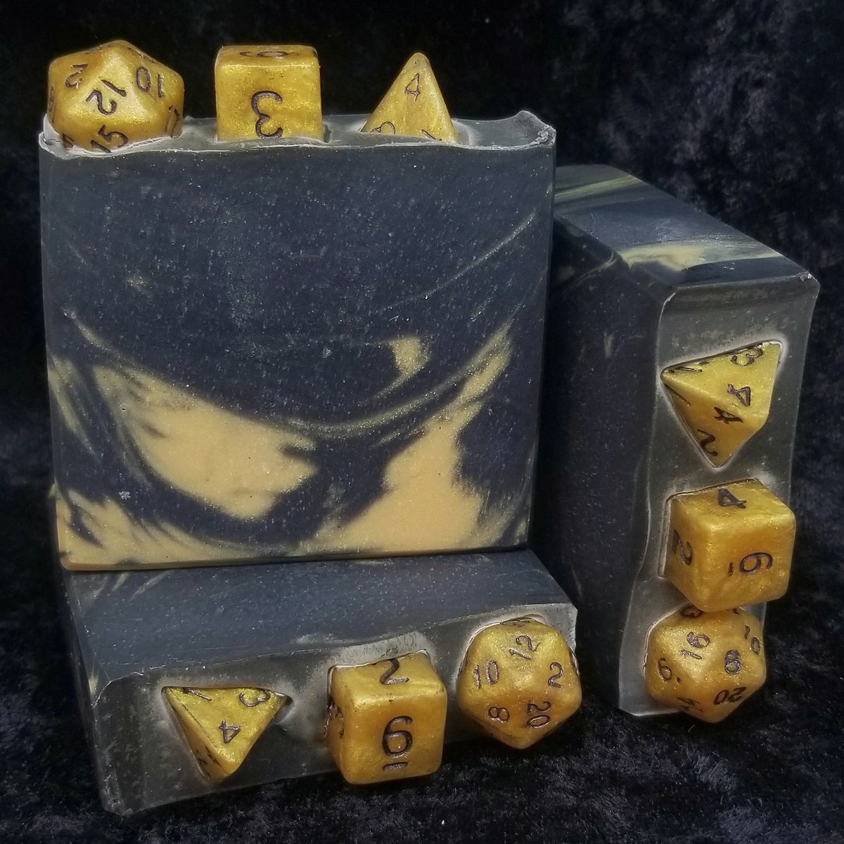 SmallValleySoap's tweet photo. Lawful Good

Smells like Rules are meant to be followed not matter what!
Roll for initiative with heavy notes of olibanum, myrrh, patchouli, herbaceous woodsy pine, sheer musk, vanilla, rounded out with hints of florals.
Clean hands, clean conscious! 
#ttrpg #dnd #linkinbio https://t.co/CyiszWqVyi