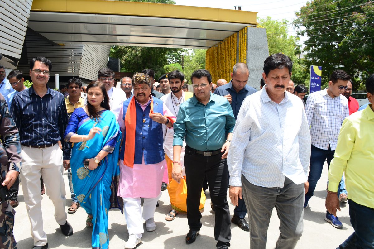 LCHHospital's tweet photo. Today we celebrated the 17th Foundation day of Life Care Hospital  by Inauguration of state of Art Renovated ICU, Oxygen plant and our new OPD Consulting chambers.
Our Chief Guest was Shree Kailash Vijayvargiya ji. National Gen Secratary Bhartiya Janta Party. https://t.co/boN4n4Xq1a