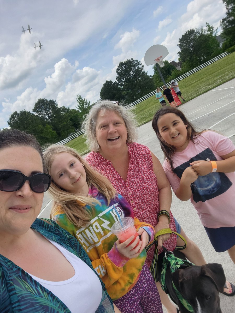 jennied34's tweet photo. NLES carnival! @JBNLESPRINCIPAL @CardwellTeachMe @ClevingerKaren https://t.co/WotJJmLPPC