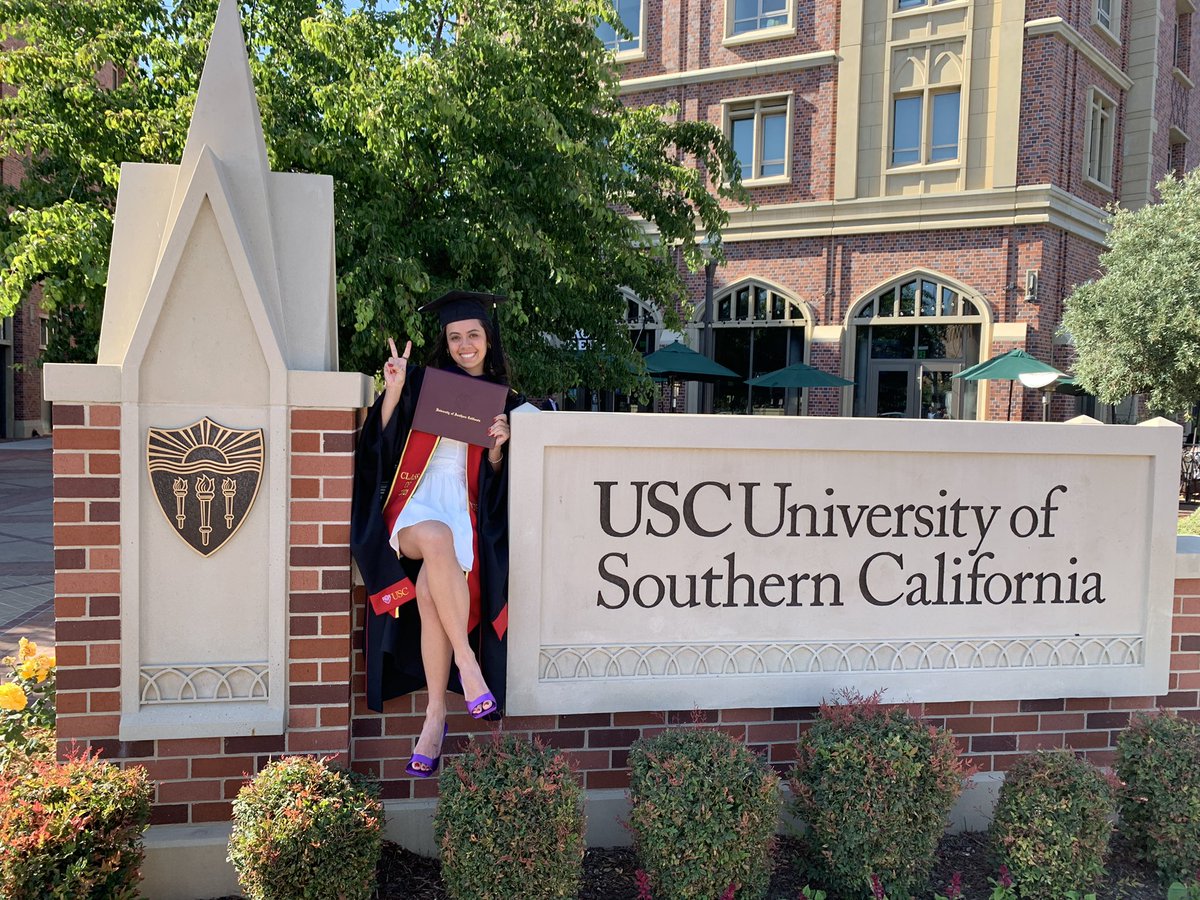 GageGray's tweet photo. She is the sweetest thing that I know 🥹 #uscgrad #gouldschooloflaw #masters https://t.co/Rn6mmGzRWj