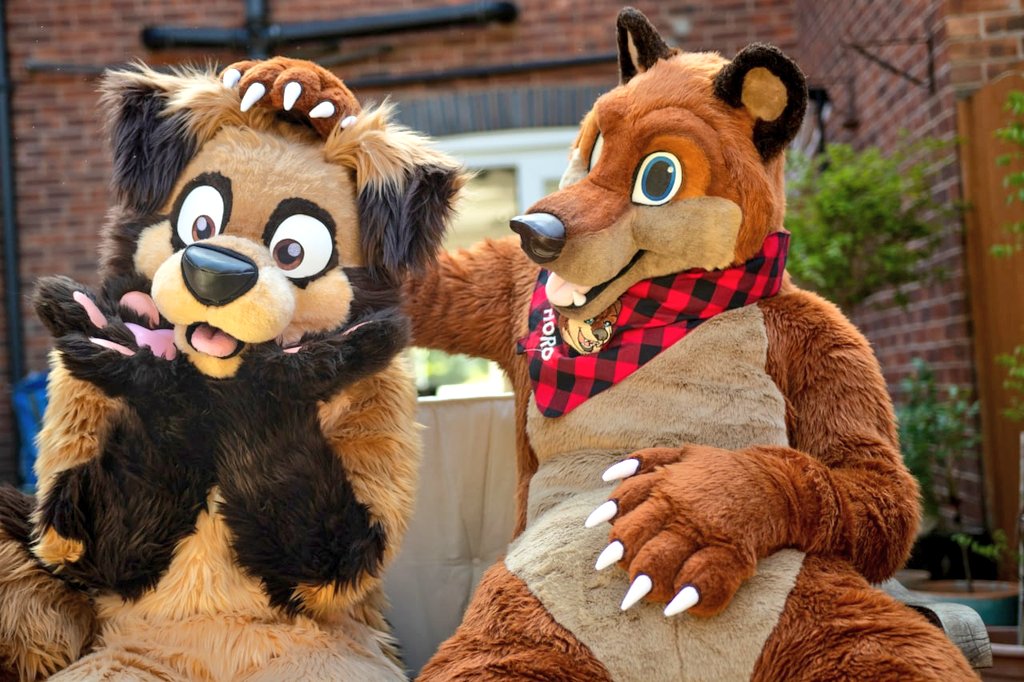 HaydoLab's tweet image. 🐶❤️🐻
Furry couple goals 😂🥰

📸: @DragoshiUk
🐶: Meeee (as Flapjack)
🐻: @HoroBurr 
🧵: @/MyFurCreations and @/MadeByMercury