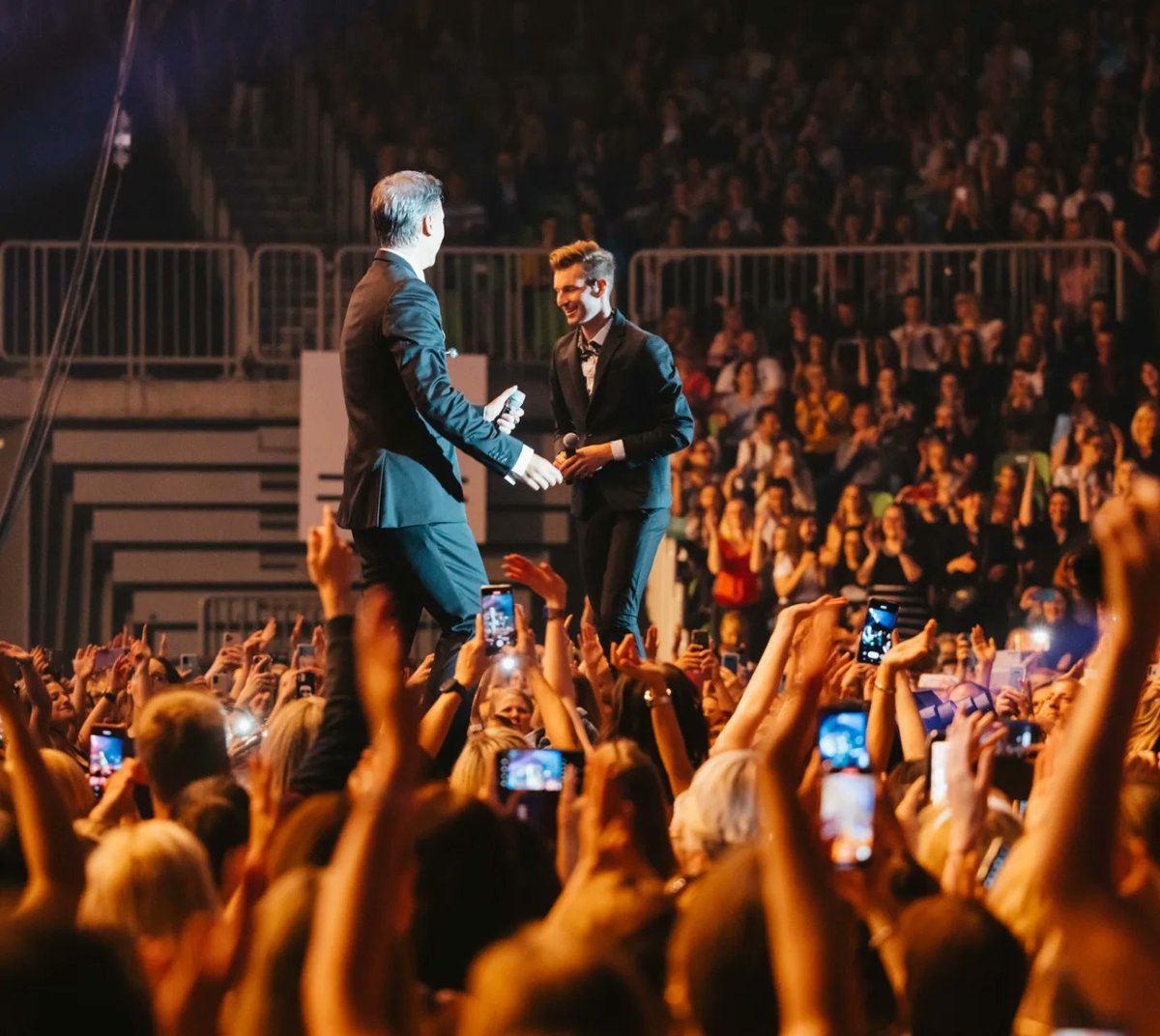 ZigaJelar's tweet photo. And we did it, do you remember my last tweet 😅👌 #skijumpingfamily #concert #stozice https://t.co/cXJ4jBuweL