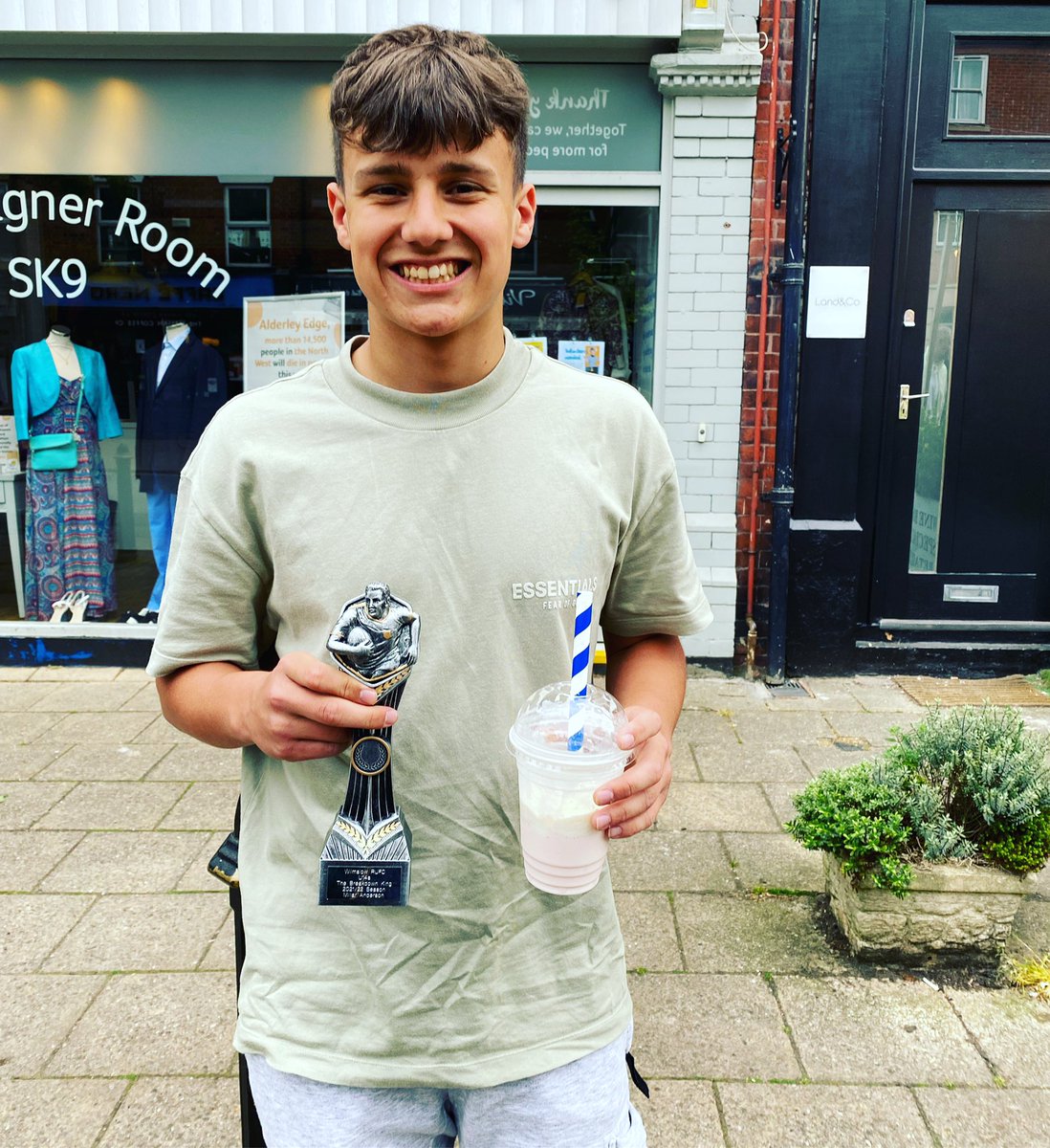 SwedeJacquie's tweet photo. Breakdown King 🤴 of the season! Great job Mills @Wilmslow_RUFC U14 awards 🏉🏉 #rugby #Rugbyunion #salesharksdpp #kingsmacrugby https://t.co/mgiwlntkZf