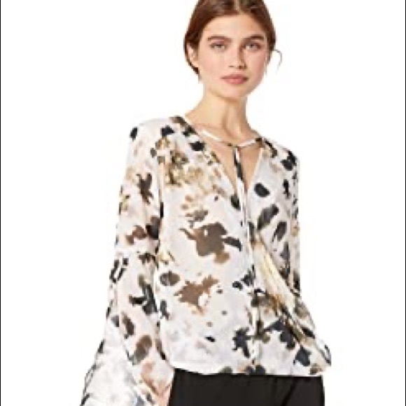 kimboC21's tweet photo. So good I had to share! Check out all the items I'm loving on @Poshmarkapp #poshmark #fashion #style #shopmycloset #bananarepublicfactory #kennethcole #coach: https://t.co/unQ1gqhnZR https://t.co/ql5gEax17z