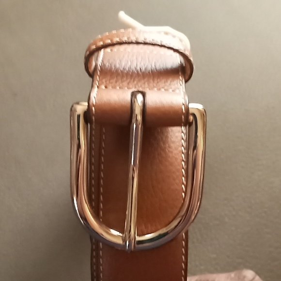 kimboC21's tweet photo. So good I had to share! Check out all the items I'm loving on @Poshmarkapp #poshmark #fashion #style #shopmycloset #bananarepublicfactory #kennethcole #coach: https://t.co/unQ1gqhnZR https://t.co/ql5gEax17z