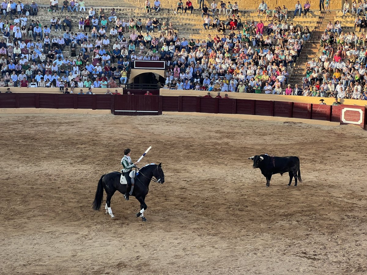 #FeriaOsuna22 Dos orejas y rabo para Guillermo Hermoso de Mendoza en el cuarto