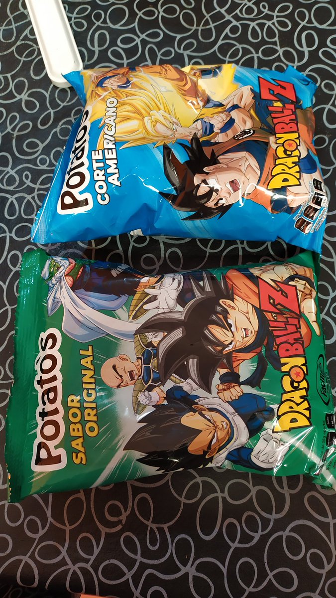 namlessugx's tweet photo. con novio fuimos a comprar al chino y vimos unas papas de dbz nananaaaa https://t.co/1gqwNNBSFB