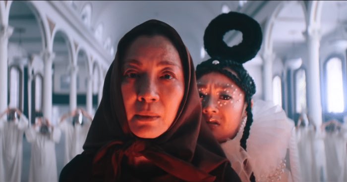 janelisaarch's tweet photo. Everything Everywhere All At Once was one of the most elaborate and ambitious films I’ve seen. Was not expecting it to be as funny as it was either. It’s definitely a film to completely let yourself be swept away with. Ask no questions and just enjoy the ride. 7/10 🥯 https://t.co/sOBpZmHBBf