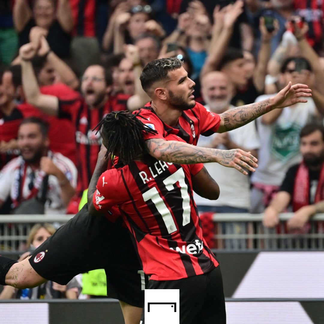 FBaresi's tweet photo. Spettacolo! In campo e fuori 👏👏❤️🔴⚫️🔴⚫️🔴⚫️ https://t.co/ZzSrM04mw1