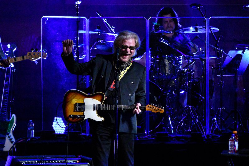 sfmusicscene's tweet photo. The Golden Gate Theater Turns Into Daryl's House - https://t.co/uG3n4qLvk8 #sfmusicscene #musicinsf #sfmusic #bayareamusic https://t.co/aA3mhl7ZUP