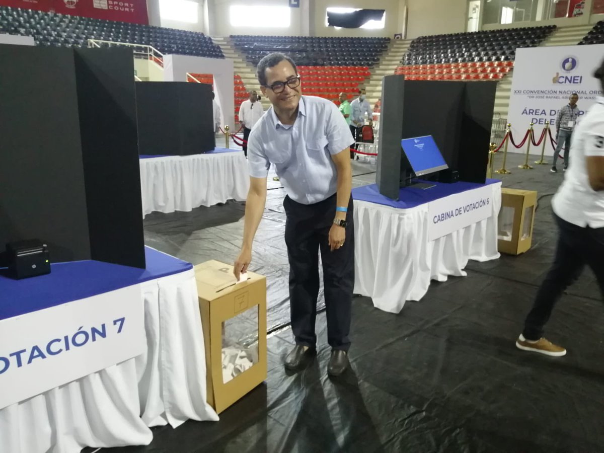 EddyOlivares14's tweet photo. Votando, hasta las 4:00 PM, por los cargos de Presidente, Vicepresidente, Secretario y Subsecretario de nuestro @PRM_Oficial, para iniciar una nueva etapa junto a las bases. 
¡Unidad y solidaridad! https://t.co/PsPrHCrofF