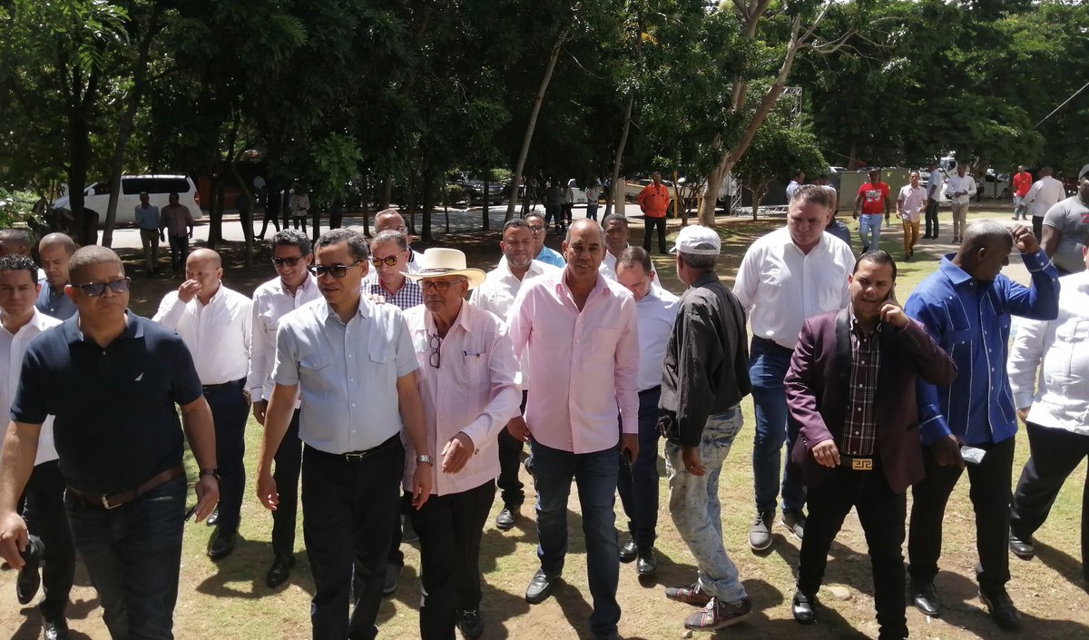 EddyOlivares14's tweet photo. Votando, hasta las 4:00 PM, por los cargos de Presidente, Vicepresidente, Secretario y Subsecretario de nuestro @PRM_Oficial, para iniciar una nueva etapa junto a las bases. 
¡Unidad y solidaridad! https://t.co/PsPrHCrofF