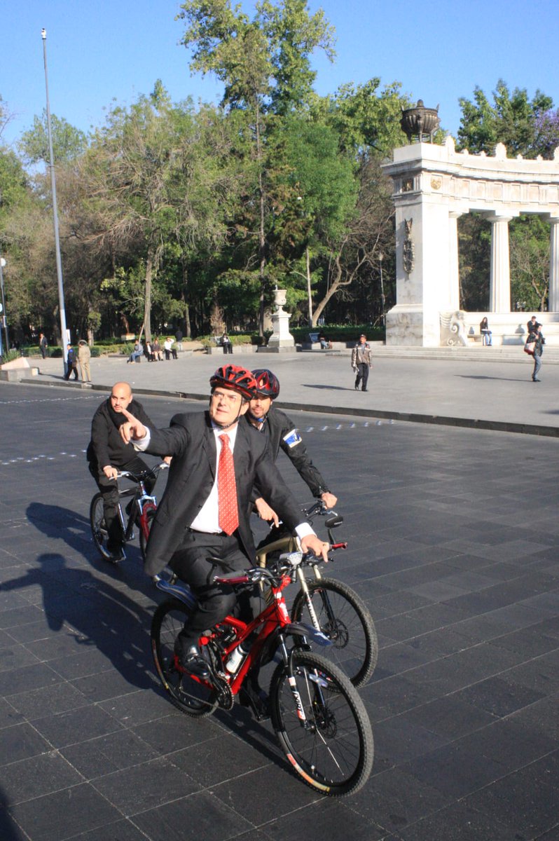 m_ebrard's tweet photo. Preguntan si estaría dispuesto a dar mi bici roja. Sí,se la doy a quien envíe las fotos más populares que muestren su participación en al menos 5 años en el paseo ciclista.Los que quieran participar envíen sus fotos por facebook, instagram y tik tok antes del 22 mayo. https://t.co/EkD5q6gMdY