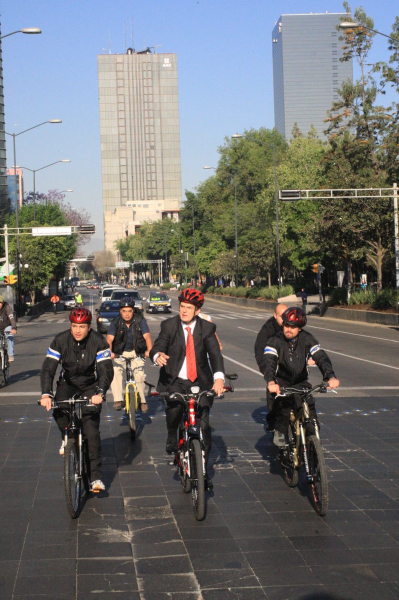 m_ebrard's tweet photo. Preguntan si estaría dispuesto a dar mi bici roja. Sí,se la doy a quien envíe las fotos más populares que muestren su participación en al menos 5 años en el paseo ciclista.Los que quieran participar envíen sus fotos por facebook, instagram y tik tok antes del 22 mayo. https://t.co/EkD5q6gMdY