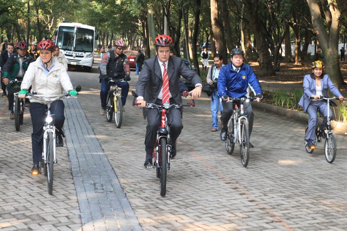 m_ebrard's tweet photo. Preguntan si estaría dispuesto a dar mi bici roja. Sí,se la doy a quien envíe las fotos más populares que muestren su participación en al menos 5 años en el paseo ciclista.Los que quieran participar envíen sus fotos por facebook, instagram y tik tok antes del 22 mayo. https://t.co/EkD5q6gMdY