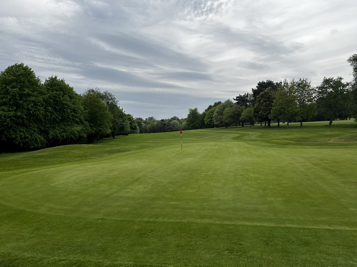 trickgolfshow's tweet photo. Lovely afternoon #Golfing @hesslegolfclub in Mixed Match for @ThonockPark #BeautifulCourse Excellent Condition, Great Food &amp; Wonderful Hospitality #HighlyRecommended 🏌️‍♂️⛳️🏌️‍♀️ @YUGCUK https://t.co/wjh9n379Uv
