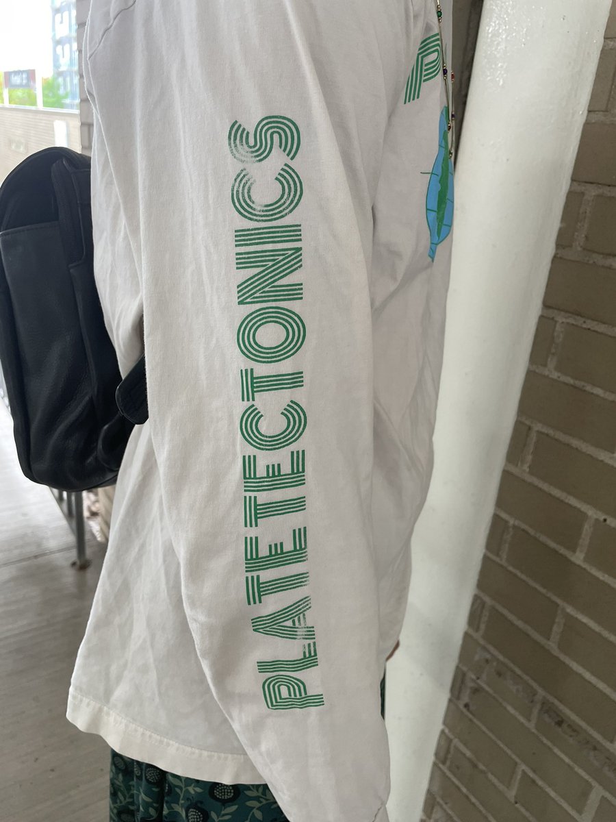 pleaseclapp's tweet image. train’s late but at least we got the pangea shirt #platetectonics #supercontinent