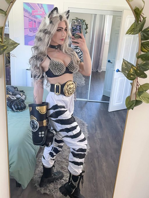 My new cosplay I crunched, Lin Xiao from Dislyte! ☺️✊ https://t.co/IUxtzOjoP8