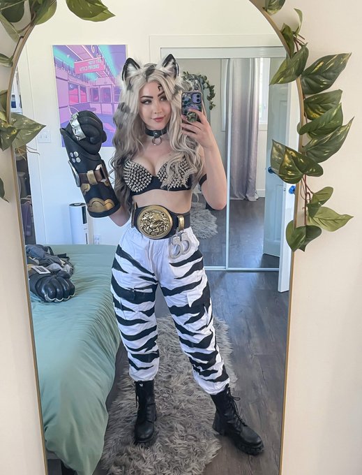 My new cosplay I crunched, Lin Xiao from Dislyte! ☺️✊ https://t.co/IUxtzOjoP8