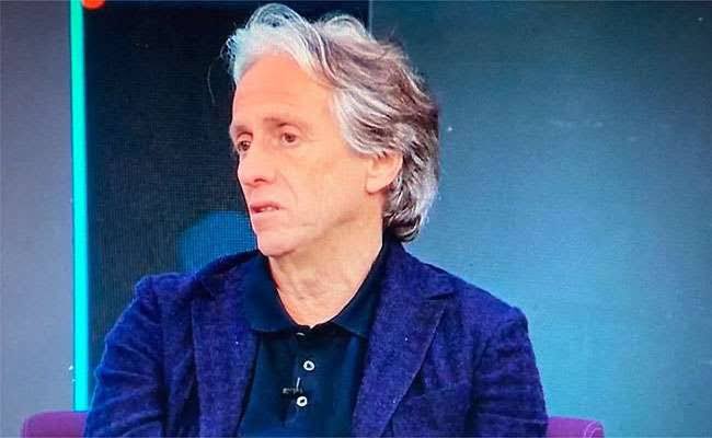 opilhado's tweet photo. Recebi a informação de que Jorge Jesus ainda vai esperar um pouco pra definir seu futuro! Ou seja, a diretoria do Flamengo não vai escapar da pressão pelo nome do treinador, mesmo enrolando para demitir Paulo Sousa! #flamengo #paulosousa https://t.co/YzgGgPz3ND