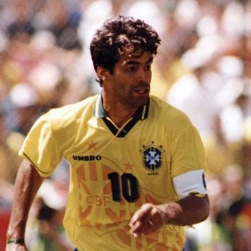 Ele era o camisa 10 do Brasil, vivia na farra e hoje cobra R$ 400 para  jogar