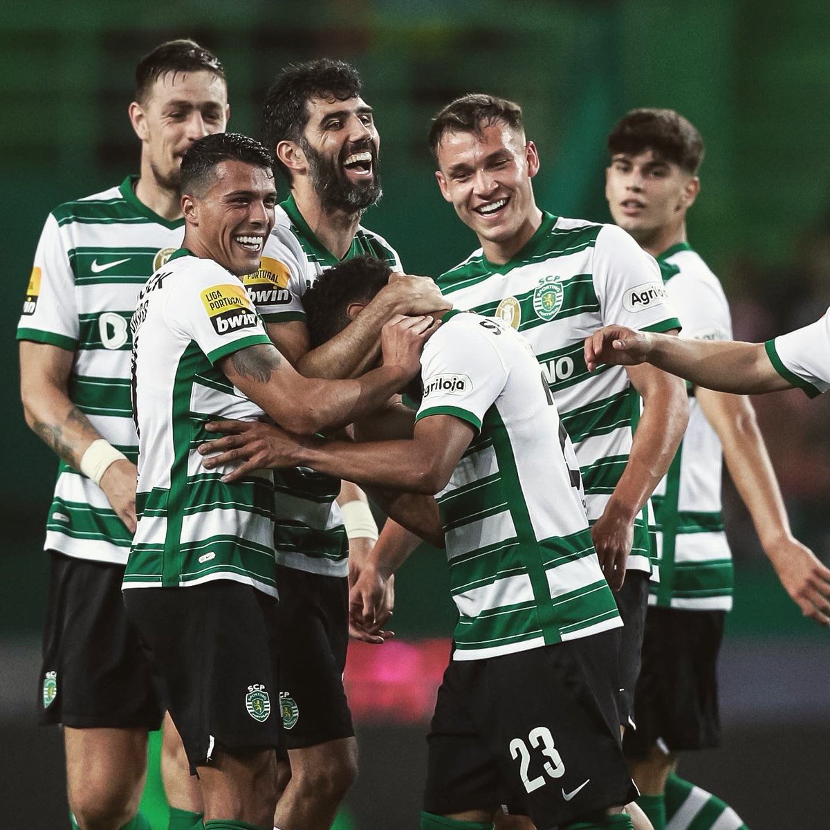Fechamos a época com uma vitória em nossa casa.

Obrigado sportinguistas pelo apoio incondicional.

Vamos Sporting💚