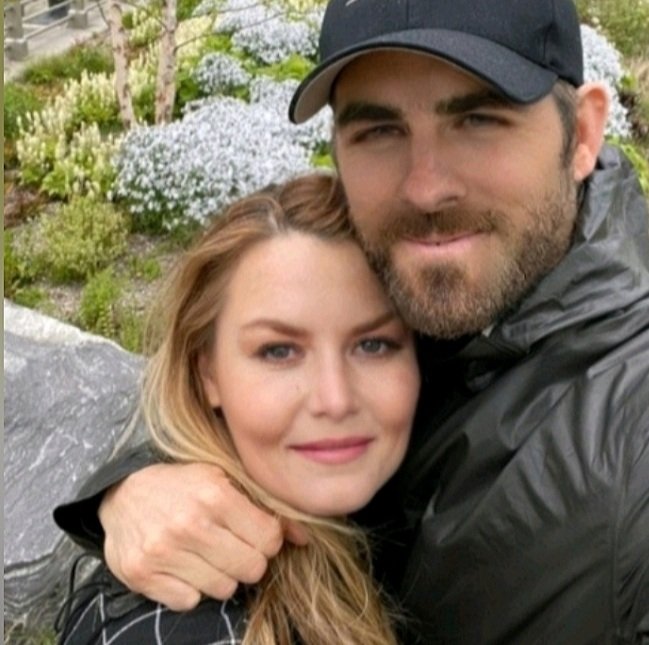 Chalysse1's tweet photo. I think they're enjoying this Sunday just being together ❤ 
@colinodonoghue1 #Hook  #colinodonoghue #jennifermorrison #EmmaSwan @jenmorrisonlive
#CaptainSwan #CSEdit #CSCrossover  #CaptainSwanMovie @disneyplus  @OnceABC @ABCNetwork #OUAT #OnceUponATime https://t.co/JWvAhEMN69 https://t.co/6gNvx2hZry
