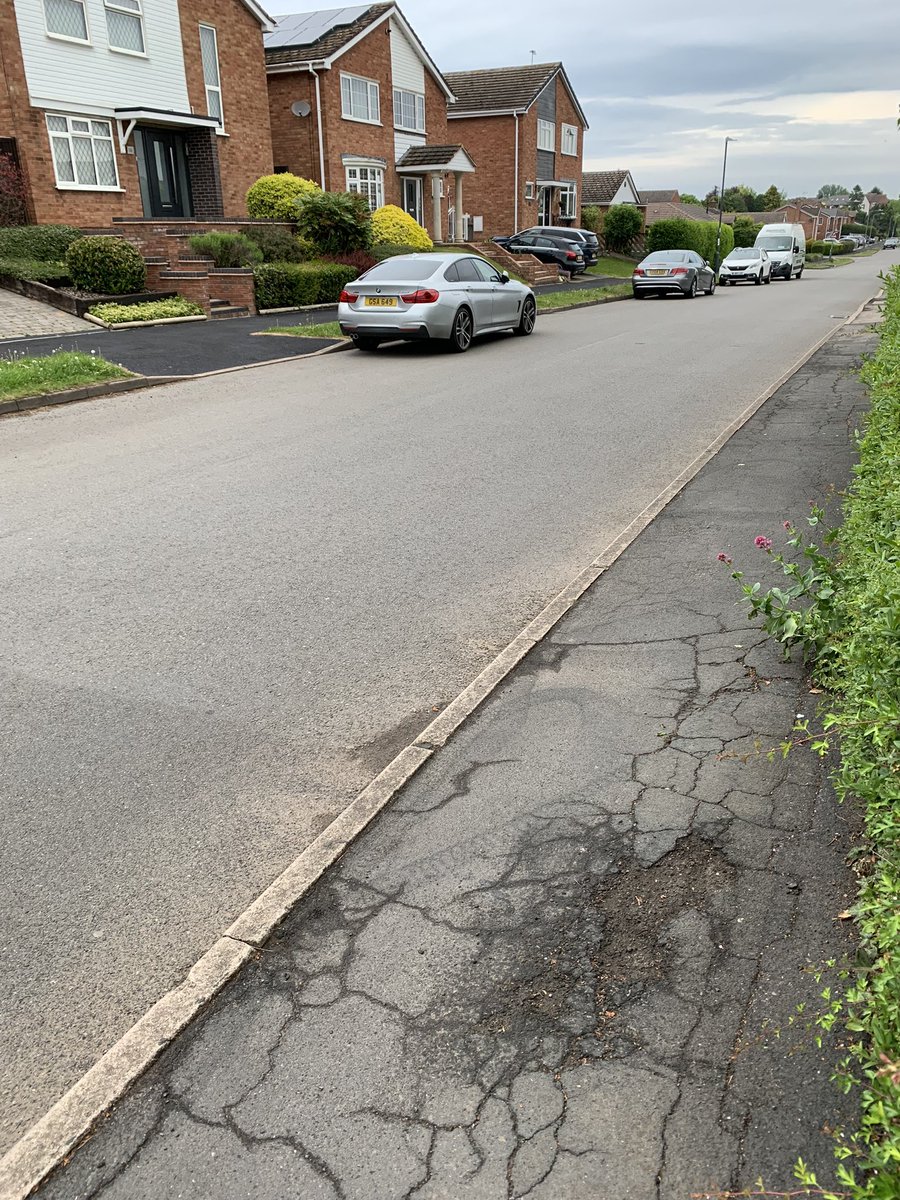 hiscock_michael's tweet photo. Hi @Warwick_DC @Warwickshire_CC your contractors have forgotten half of Golf Lane. One side is still dangerous. When are they finishing the road please? https://t.co/MUo42FS4zE