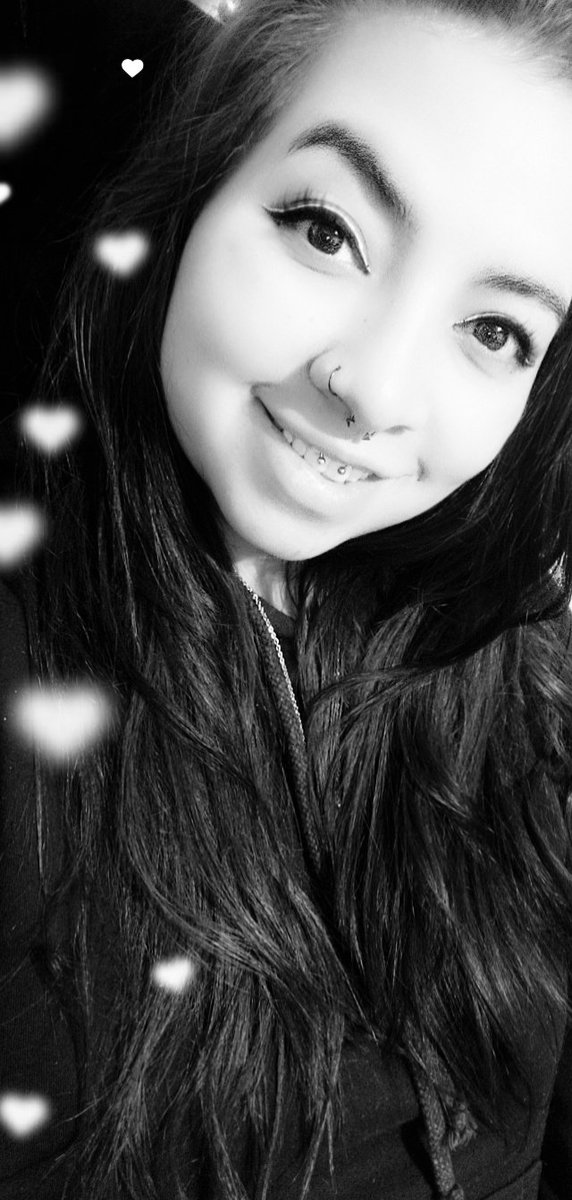05Martinez17's tweet photo. Princesita💜 https://t.co/SzwfFgm61P