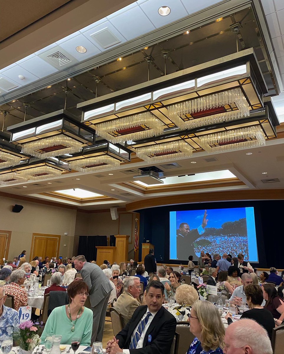 MelindaForIL's tweet photo. What a great night at @mchenrydems’ annual Thomas Jefferson Dinner! So encouraging to see a sold-out event with a strong showing of Democrats. We need to take inspiration from this organization and how they’re able to mobilize, fundraise, and lift our party. https://t.co/B2s01sTLat