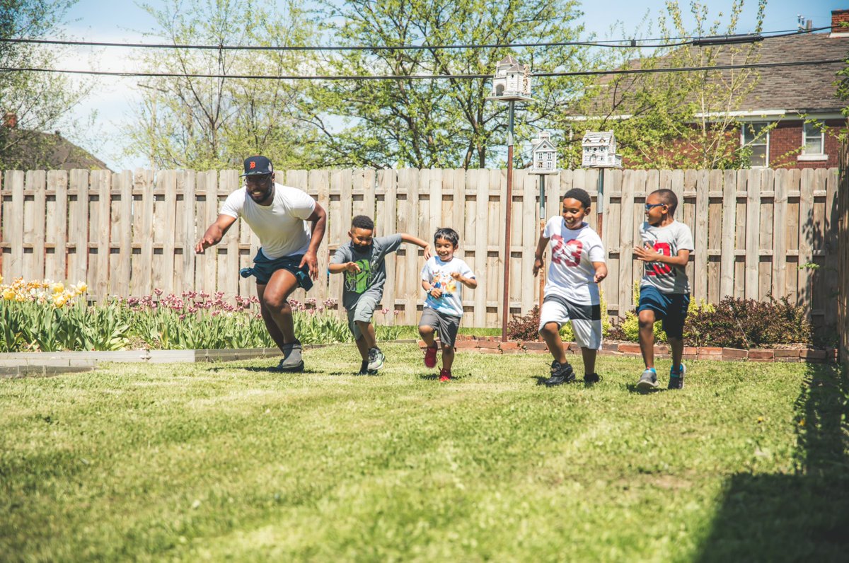 DAW_Washington's tweet photo. Huge thanks to our @DPD3Pct neighborhood police officers for coming out to help kick-off NW Goldberg Cares' spring/summer programming calendar for youth! 

Enjoy me using @Crocs to stay active!!! https://t.co/hvBjfocfUq