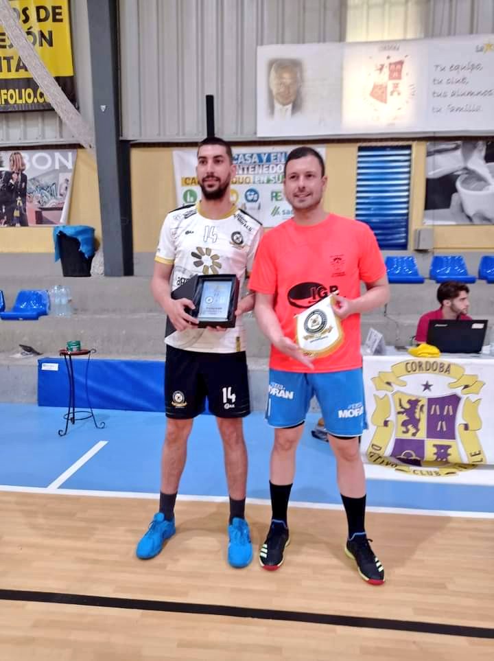 BM_CiudadVCA's tweet photo. LOS RESULTADOS NO HAN ACOMPAÑADO, QUEDA LA EXPERIENCIA. 

Hoy hemos cerrado la Fase de Ascenso a Primera División con una contundente derrota contra la Asociación Abaranera Balonmano, 31-18.

Nada que reprochar y mucho que agradecer a todos y cada uno de nuestros jugadores y C.T. https://t.co/nwb4kjrMub