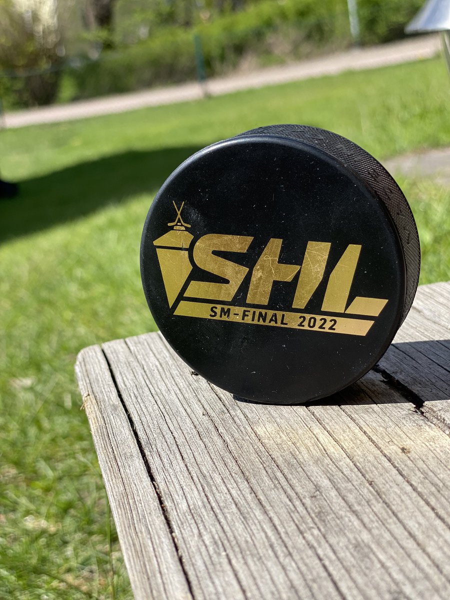 Vi tävlar ut en av puckarna från SM-finalserien -22 mellan Färjestad BK &amp; Luleå HF.
Delta i tävlingen och ha chansen att vinna pucken genom att gilla och retweeta detta inlägg samt följa oss!

Tävlingen finns på Instagram, Twitter &amp; Facebook.
Tävlingen avslutas 31/5.
Lycka till!