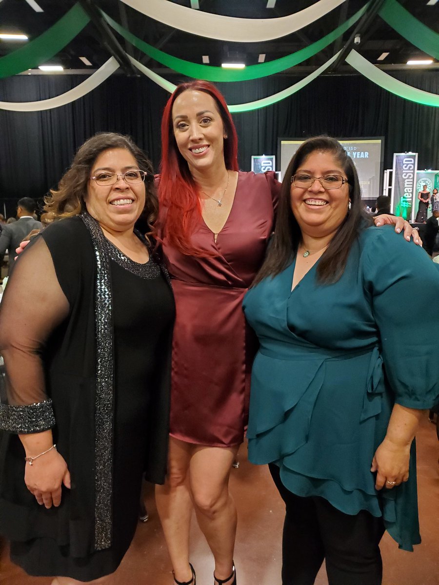A great night to celebrate <a href="/RHernandez_ES/">Rena Ruiz-Hernandez</a> an amazing colleague who's love of teaching and advocating for her students is always evident. Yay!!🎉🎉❤️🐾 #TeamEscontrias
