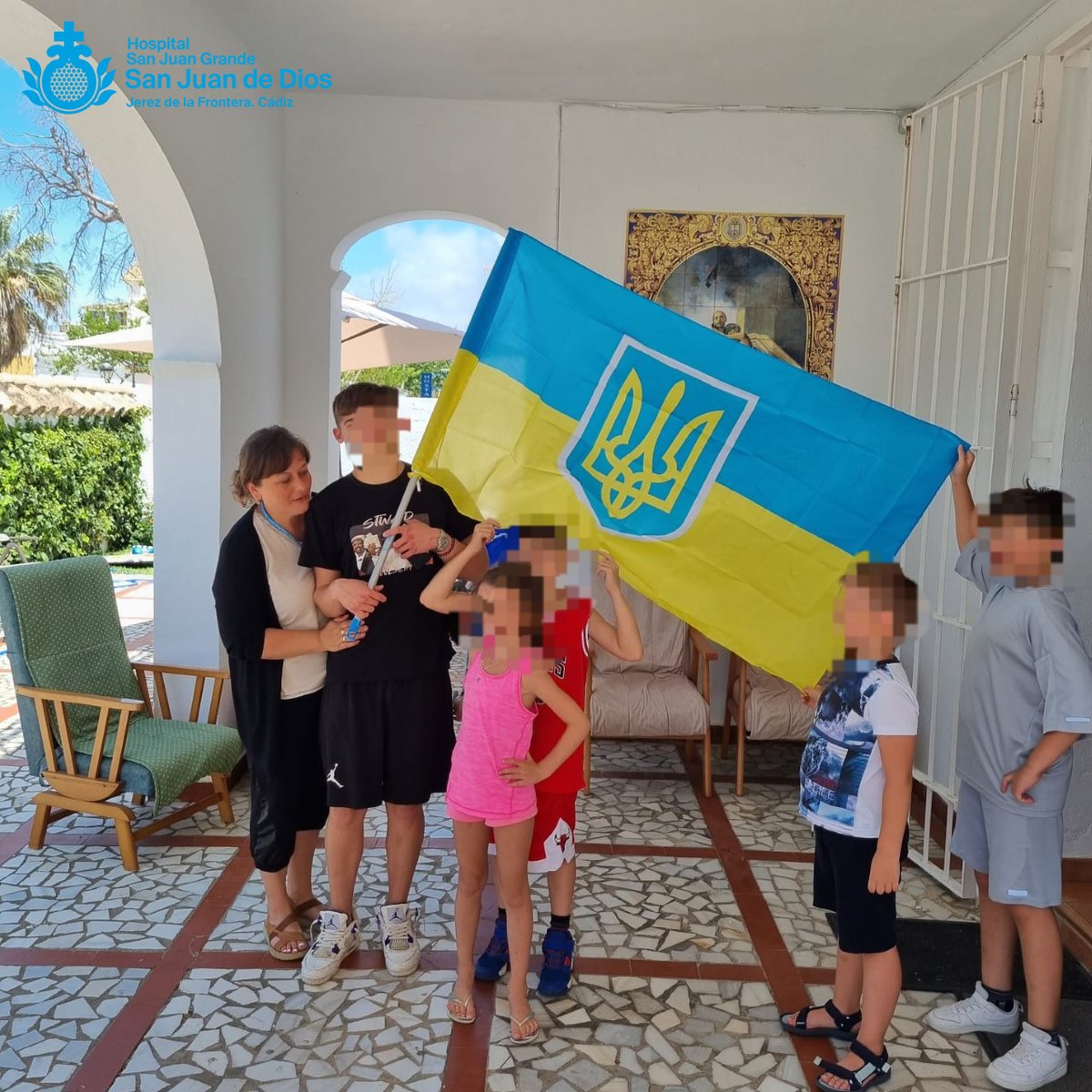 En el Centro de Acogida San Juan de Dios de Chipiona niños y mayores refugiados de la guerra de #Ucrania celebran la victoria de su país en #Eurovision.