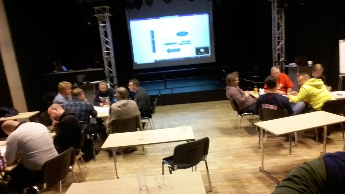 Uutta kautta liikkeelle! 

40 hlöä livenä, 15 teamssilla <a href="/SJTL_ry/">SJTL ry</a> :n järjestämillä erotuomarikerhojen pj:n ja kouluttajien seminaarissa Ähtärissä.

Jääkiekkoa pelataan n. 40 000 peliä vuodessa, joista n. 80%:ssa pelit pitää käynnissä paikallisten erotuomarikerhojen #tuomarit.