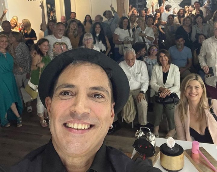 ChocarroARG's tweet photo. Nuestros @DavidChocarro @carolaursen #Bachis Disfrutando de #ElHuevo ππΈππ https://t.co/jgsFA8aO3r