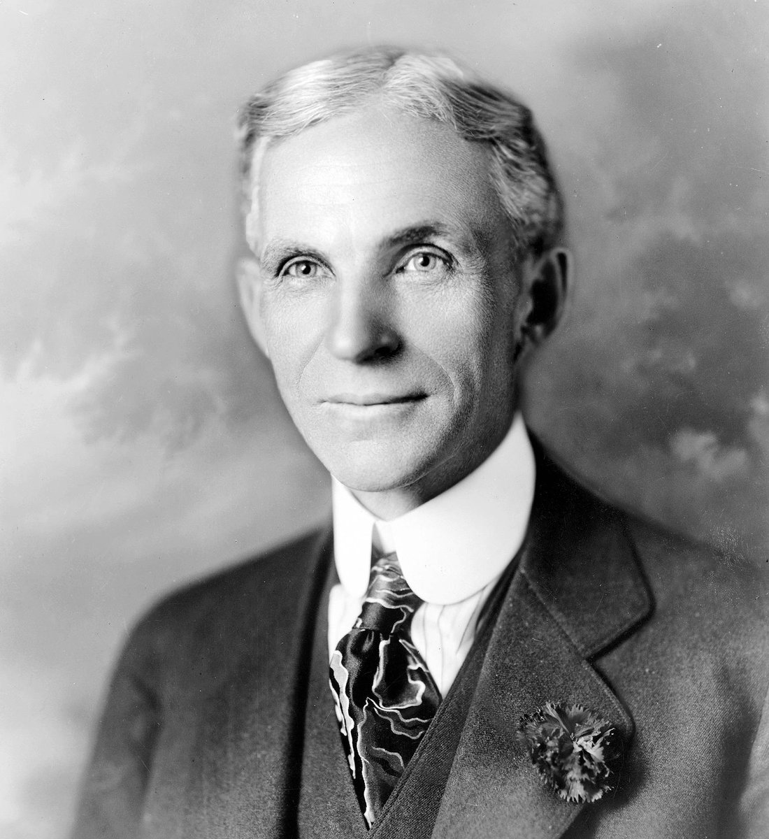 fuedicho's tweet photo. “Cualquier persona que deja de aprender es viejo, ya sea a los veinte o a los ochenta. Cualquiera que sigue aprendiendo se mantiene joven. La cosa más grande en la vida es mantener la mente joven”. 
Henry Ford
#Fuedicho https://t.co/IEK32ZqGkL
