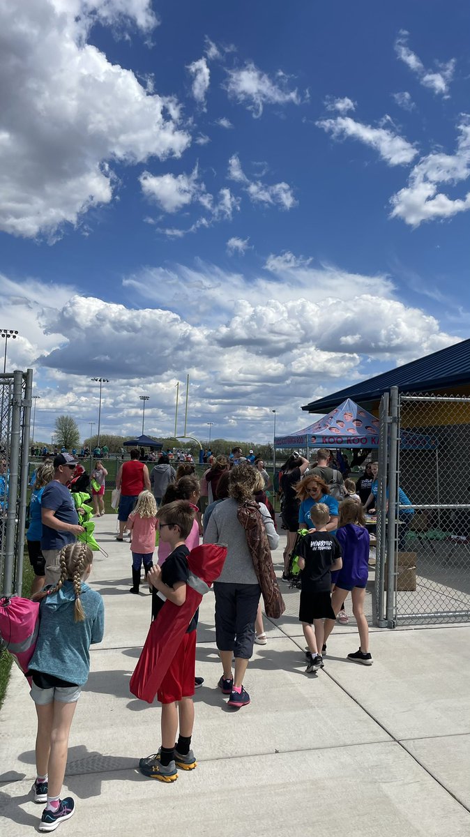 bouncebackpro's tweet photo. It’s a GLORIOUS day at Big Lake for our “Better Together: A Day of Wellness” event featuring @KooKooKangaRoo at 2:15 PM. We’ll save a seat for ya and will be at Big Lake High School football field until 5 PM. Let’s gooooo!!!! https://t.co/rEKJjN9Ezg