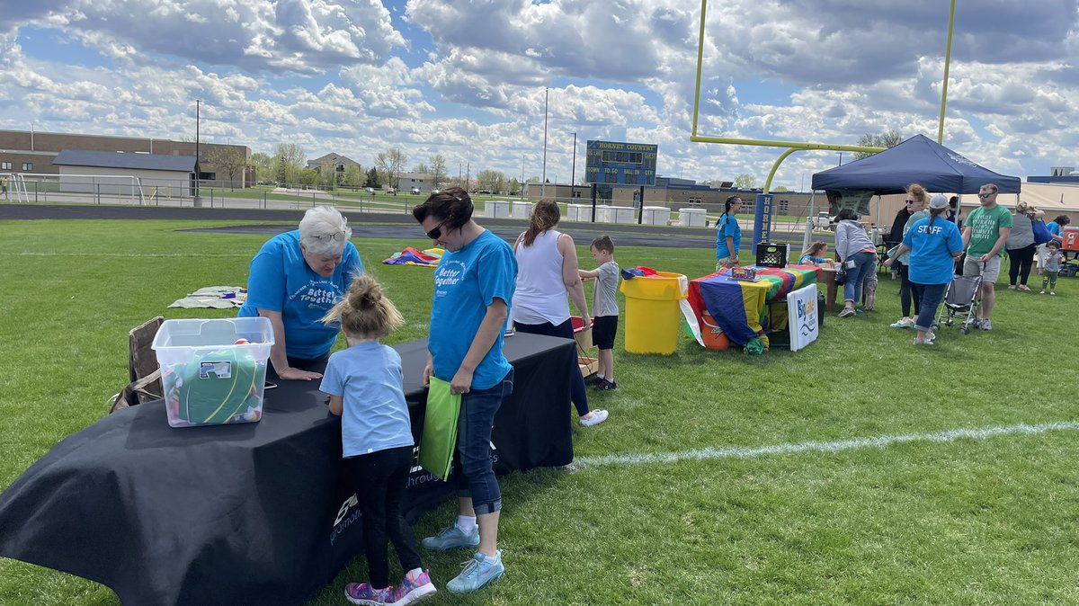 bouncebackpro's tweet photo. It’s a GLORIOUS day at Big Lake for our “Better Together: A Day of Wellness” event featuring @KooKooKangaRoo at 2:15 PM. We’ll save a seat for ya and will be at Big Lake High School football field until 5 PM. Let’s gooooo!!!! https://t.co/rEKJjN9Ezg
