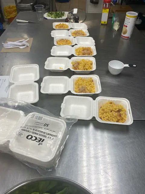 frontlinesto's tweet image. On Tuesday the youth from our WOMP (What's On My Plate) program discussed Social Anxiety Disorder and made cheesy macaroni. Every Tuesday we discuss different mental health topics and cook different meals.
#torontocook #torontochef #torontomentalhealth
