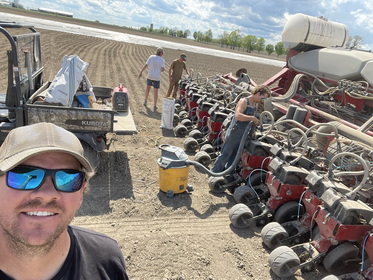 smith18dj's tweet photo. Soybean test plot day! #DeKalb #Pioneer https://t.co/bm52FZ8WUP
