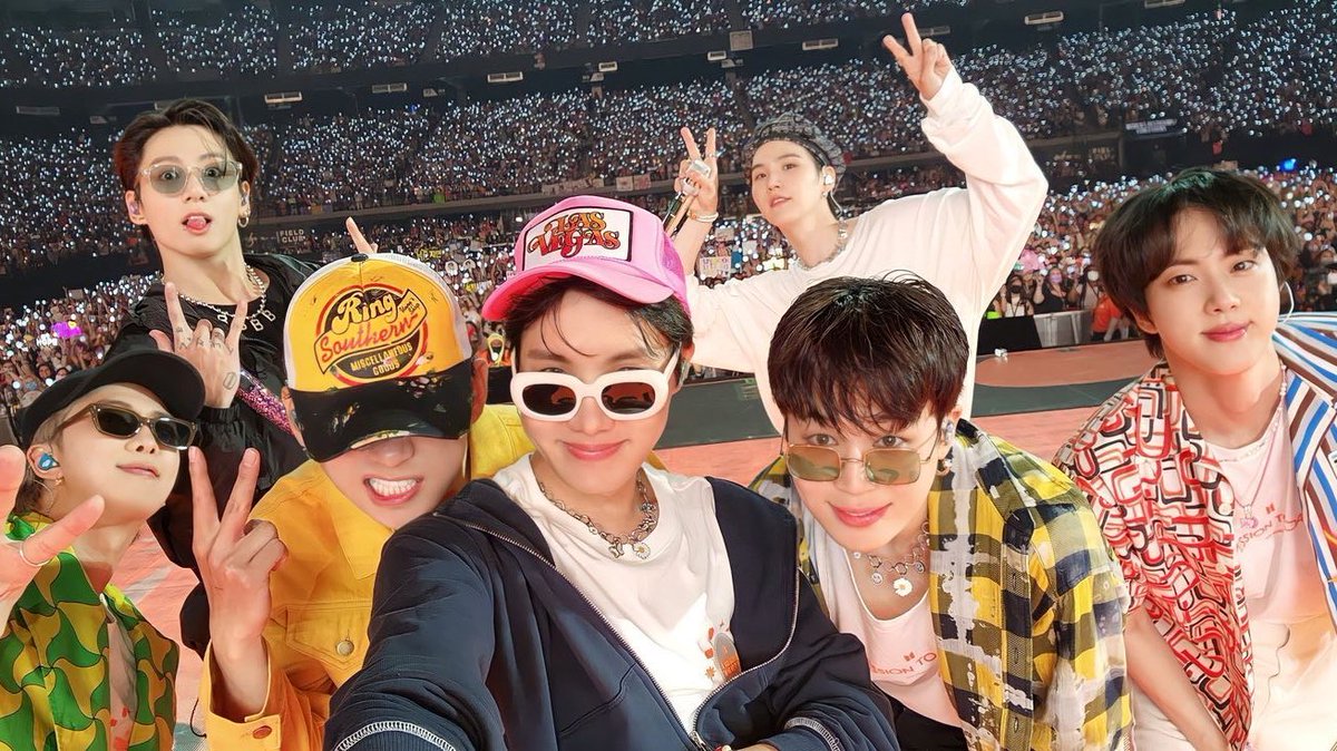 cuttevante's tweet photo. 📄| Felicitaciones a #BTS por ganar 3 categorías en los #BBMAs 2022! 

🏆Top Duo/Group
🏆Top Selling Song ㅡ Butter
🏆Top Song Sales Artist

CONGRATULATIONS #방탄소년단 🎉 https://t.co/MveNTavNGL