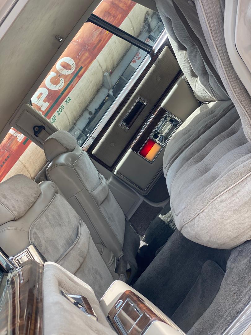 Emmyeddy6's tweet photo. 1980 Oldsmobile 98 Regency Sedan available 28m @Iagos........
Whatsapp:08182329862

WHAT A GOAL
Top 2
#JusticeForDave https://t.co/i17xnIKg18