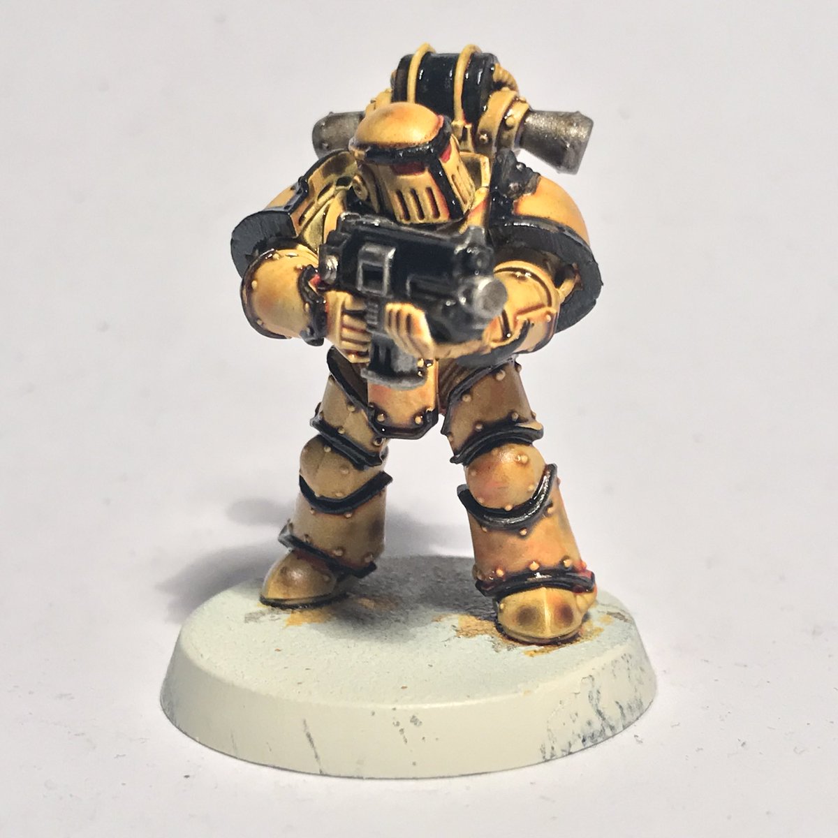 Vulkans_Forge's tweet photo. It been a weird few weeks yโall ๐
however with the coming of new #HorusHeresy I thought Iโd try my hand at a test for #ImperialFists ๐ few tweaks to make but super pleased with it as a quick idea ๐ #WarhammerCommunity #PaintingWarhammer #TimeForANewProject https://t.co/eyZLexjuZO