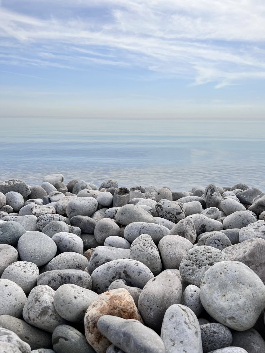 HenaAwan's tweet photo. Nothing like starting your day right by the lake. Especially when you have waited so many months for this weather 👏🏽 How are you enjoying this beautiful weekend? #toronto #lakeontario https://t.co/2M4lXoCY4a